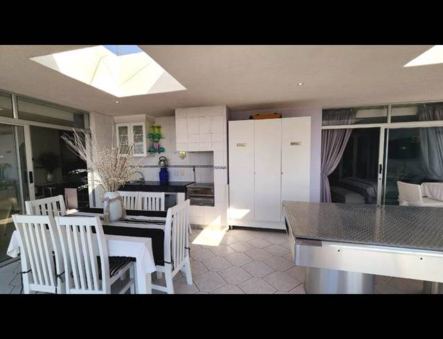 4 BEDROOM APARTMENT FOR SALE IN MARGATE BEACH